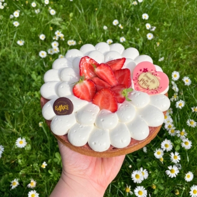 DESSERT FÊTE DES MÈRES : TARTE FRAISES, RHUBARBE ET FÈVE DE TONKA